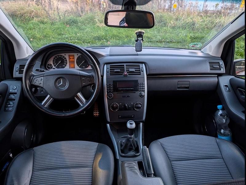 Silber Gebraucht 2007 Mercedes B180 Van / Kleinbus | 2.700 € - Bild 1/4