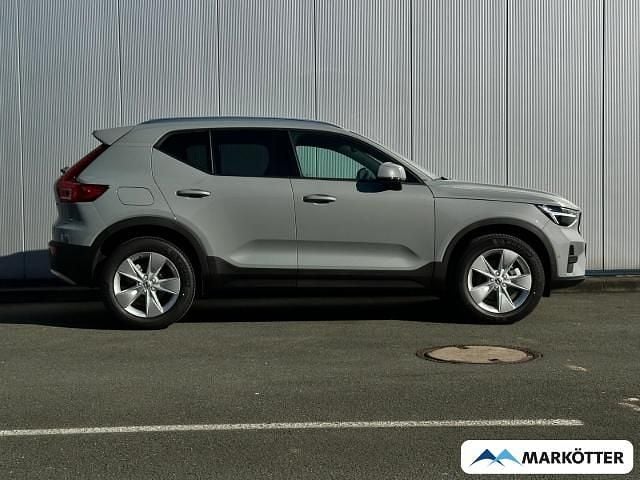 Neu Volvo XC40 Core 163 PS (119 kW) 2026 Grau SUV