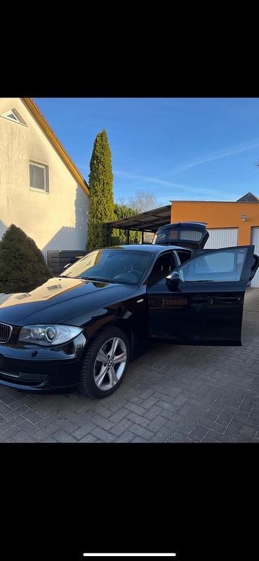 Schwarz Gebraucht 2011 BMW 118 Kleinwagen | 6.000 € (Etwas zu teuer) - Bild 1/4