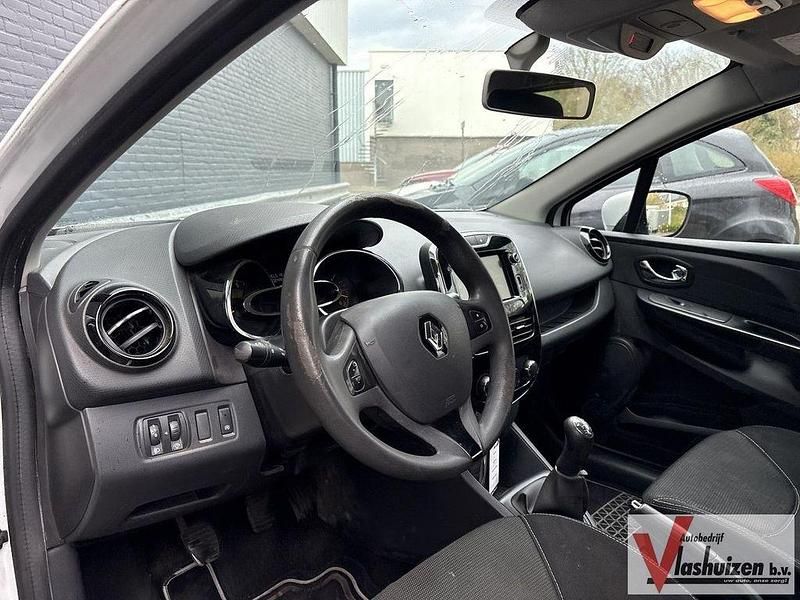 Używany Renault Clio IV Expression 90 KM (66 kW) 2014 Biały Kombi