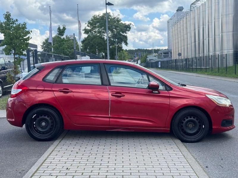 Gebraucht Citroën C4 Tendance 95 PS (69 kW) 2011 Rot Limousine