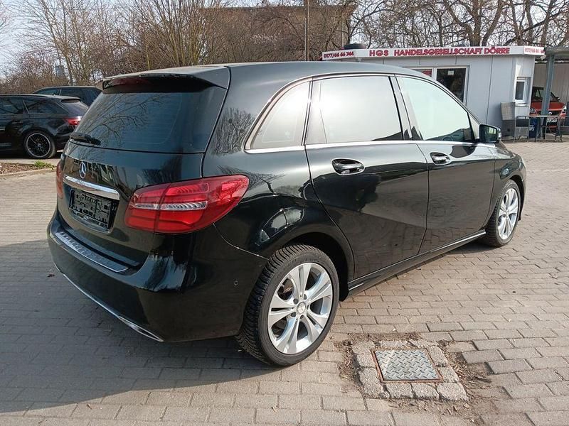 Gebraucht Mercedes B180 122 PS (89 kW) 2017 Schwarz Van / Kleinbus