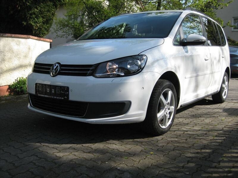 Weiß Gebraucht 2012 VW Touran Comfortline Van / Kleinbus | 8.390 € (Guter Preis) - Bild 1/4