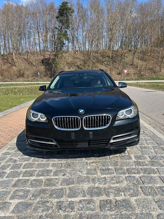 Gebraucht BMW 520 Luxury Line 190 PS (139 kW) 2016 Schwarz Kombi