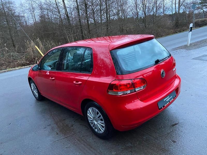 Gebraucht VW Golf VI Trendline 80 PS (58 kW) 2009 Rot Kleinwagen