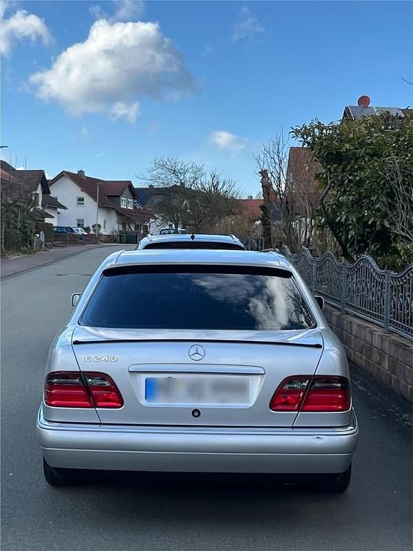 Gebraucht Mercedes E240 Avantgarde 170 PS (125 kW) 1998 Silber Limousine