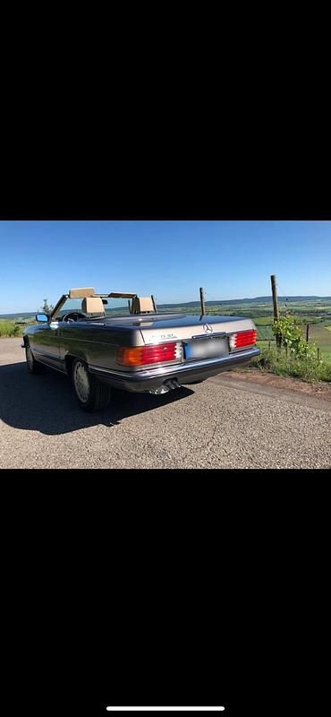 Grau Gebraucht 1986 Mercedes SL420 Cabrio | 39.900 € - Bild 1/4