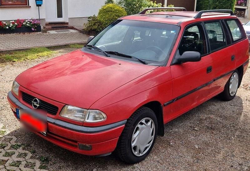 Rot Gebraucht 1997 Opel Astra Kombi | 1.800 € (Fairer Preis) - Bild 1/4