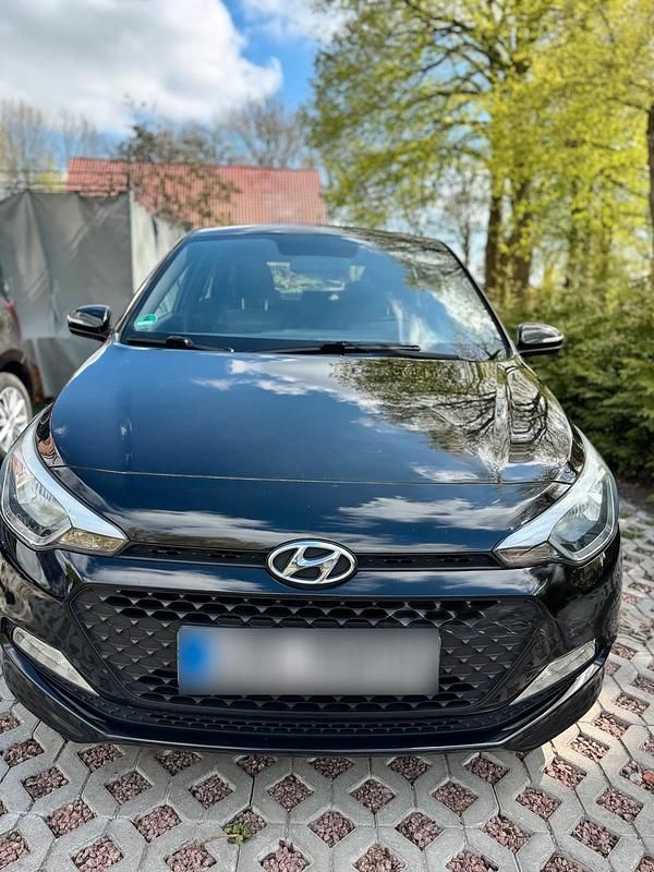 Gebraucht Hyundai i20 Active 84 PS (61 kW) 2017 Schwarz Kleinwagen