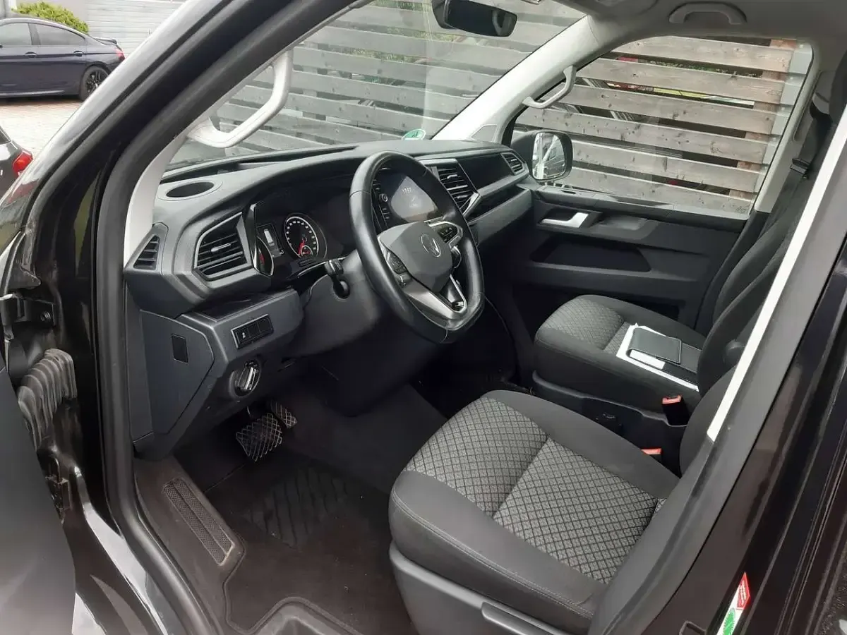 Gebraucht VW Multivan Trendline 150 PS (110 kW) 2021 Deep black perleffekt Van / Kleinbus