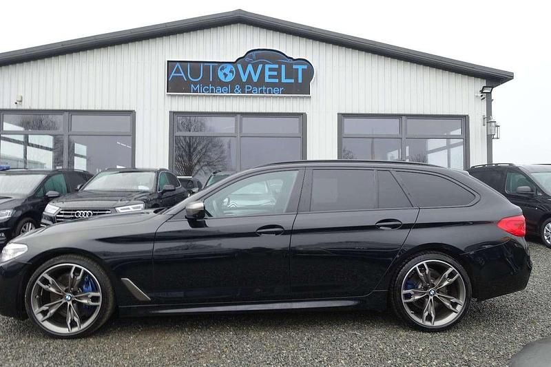 Gebraucht BMW 550 400 PS (294 kW) 2019 Saphirschwarz Kombi