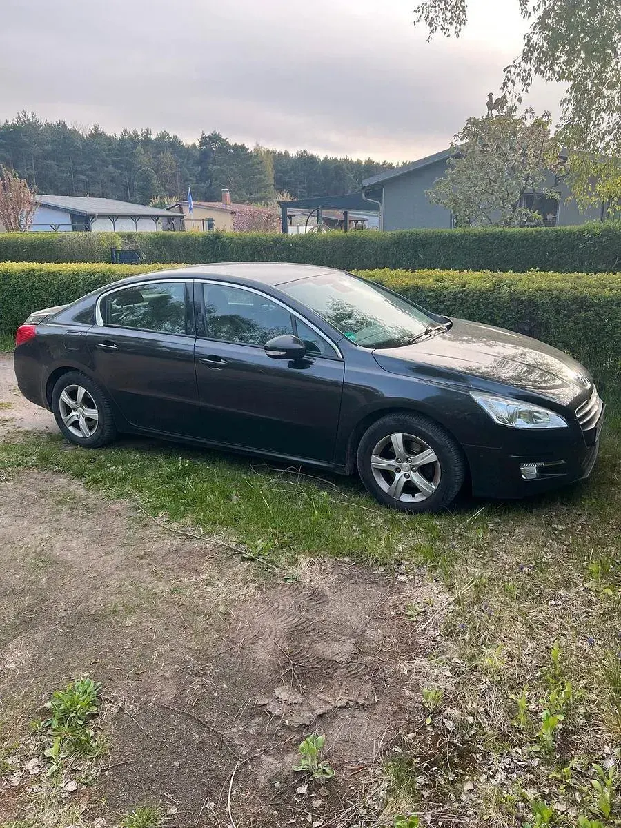 Gebraucht Peugeot 508 Allure 156 PS (114 kW) 2011 Schwarz Limousine