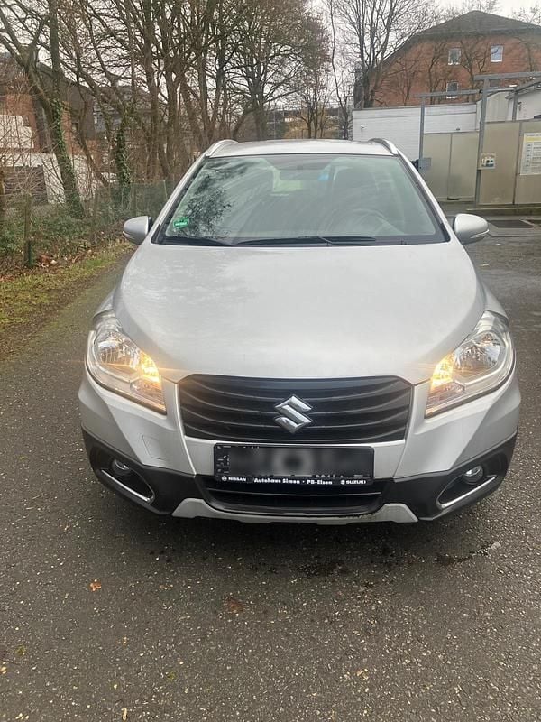 Silber Gebraucht 2014 Suzuki SX4 Limousine | 9.999 € (Fairer Preis) - Bild 1/4