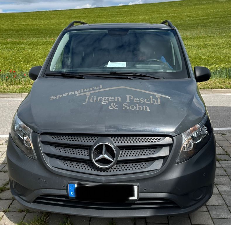 Grau Gebraucht 2018 Mercedes Vito Van / Kleinbus | 16.500 € (Superpreis) - Bild 1/4