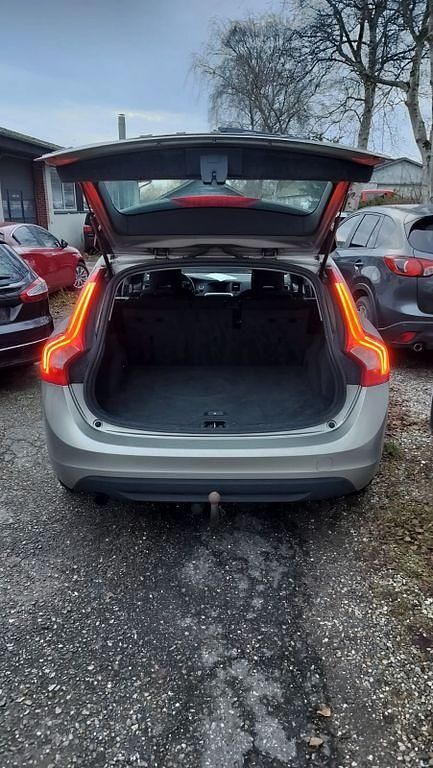 Gebraucht Volvo V60 Summum 114 PS (83 kW) 2012 Grau Kombi