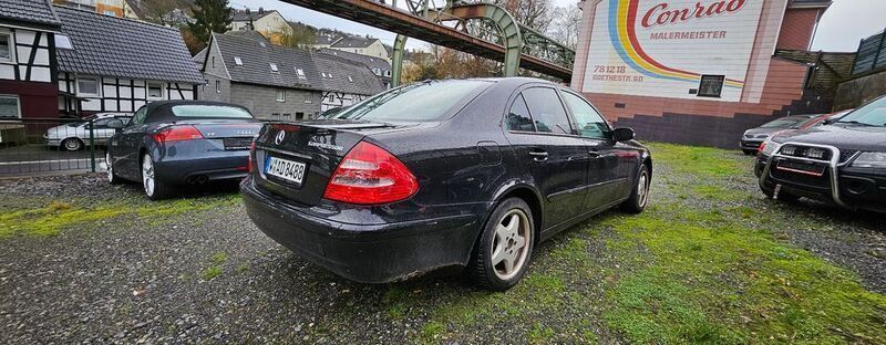 Gebraucht Mercedes E200 163 PS (119 kW) 2005 Schwarz Limousine