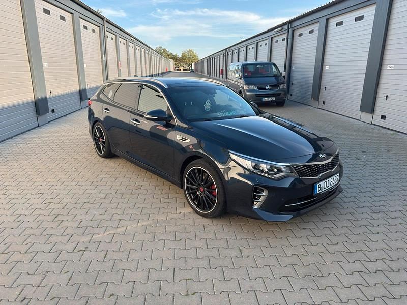 Blau Gebraucht 2017 Kia Optima Kombi | 18.000 € (Etwas zu teuer) - Bild 1/4