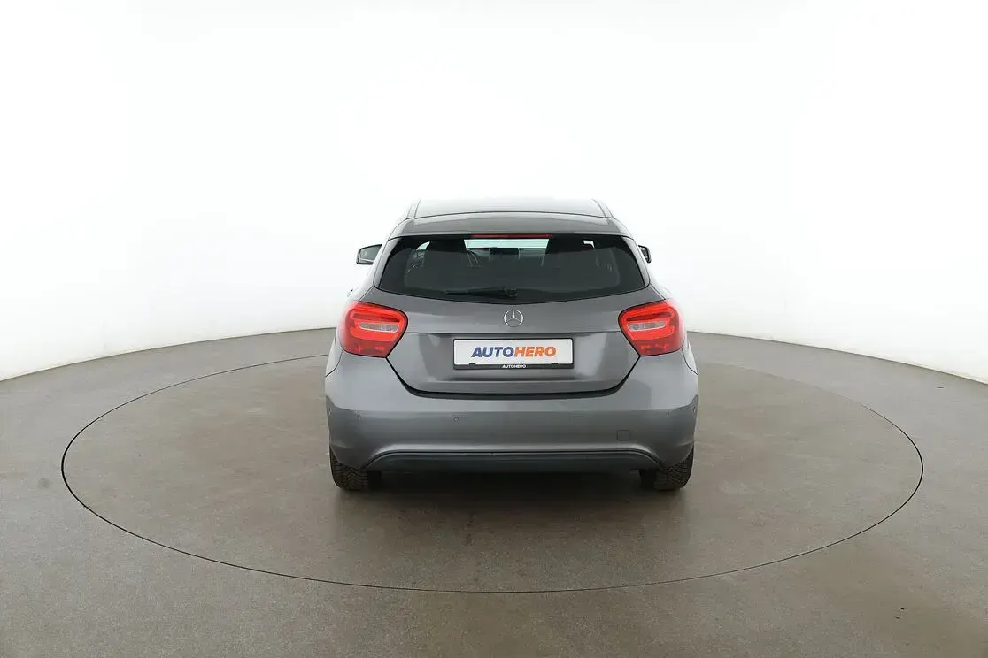 Gebraucht Mercedes A180 Style 122 PS (89 kW) 2016 Grau Kleinwagen
