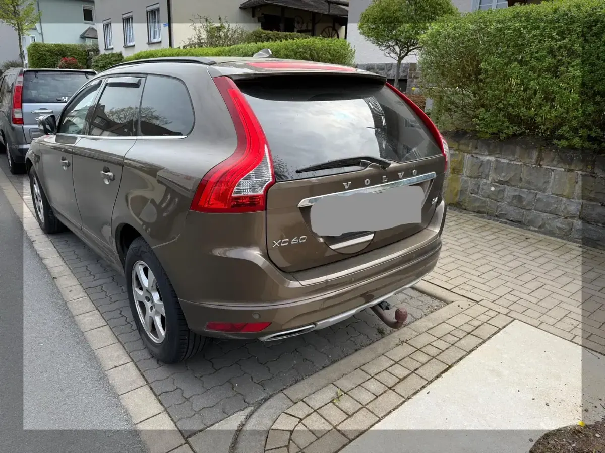 Gebraucht Volvo XC60 Momentum 190 PS (139 kW) 2016 Braun SUV