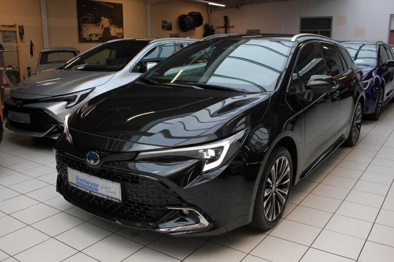 Schwarz Gebraucht 2024 Toyota Corolla Team Kombi | 27.490 € (Fairer Preis) - Bild 1/4