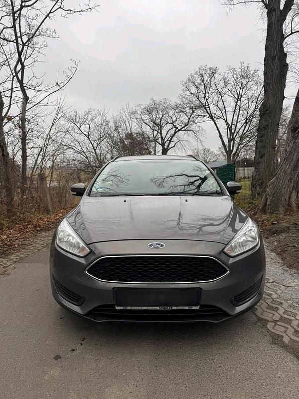 Braun Gebraucht 2015 Ford Focus Kombi | 4.800 € (Guter Preis) - Bild 1/4