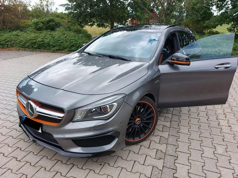 Grau Gebraucht 2015 Mercedes CLA45 AMG Shooting Brake AMG Kombi | 29.750 € (Teuer) - Bild 1/4
