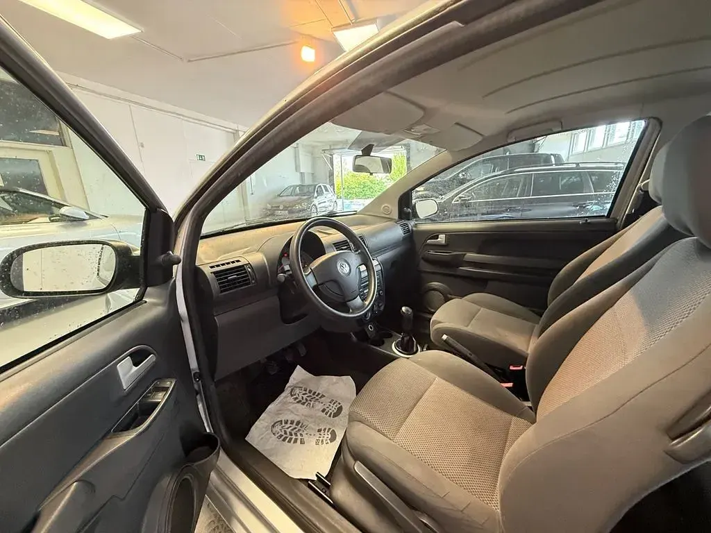 Gebraucht VW Fox Basis 54 PS (39 kW) 2010 Reflexsilber metallic (metallic) Kleinwagen