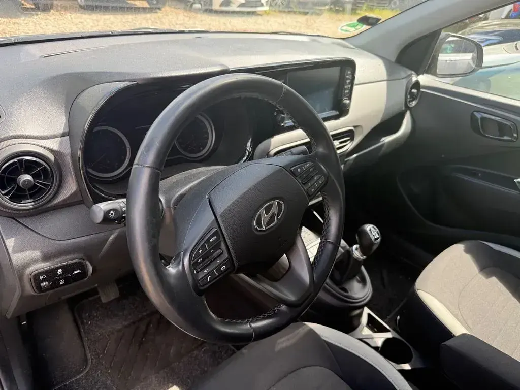 Gebraucht Hyundai i10 Trend 84 PS (61 kW) 2022 Grau Kleinwagen