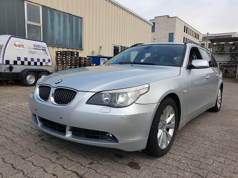 Gebraucht BMW 525 218 PS (160 kW) 2006 Silber Kombi