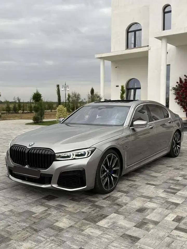 Gebraucht BMW 745e Comfort Edition 394 PS (289 kW) 2022 Limousine