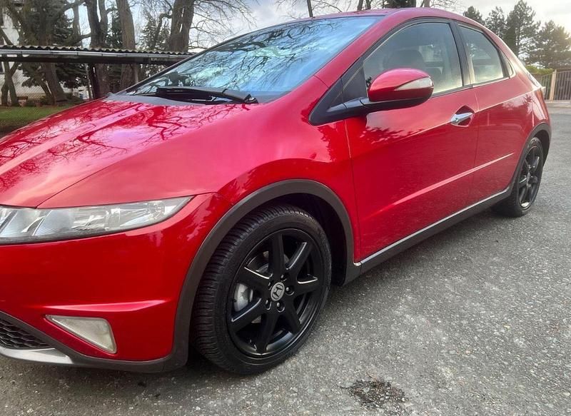 Gebraucht Honda Civic 100 PS (73 kW) 2009 Rot Limousine