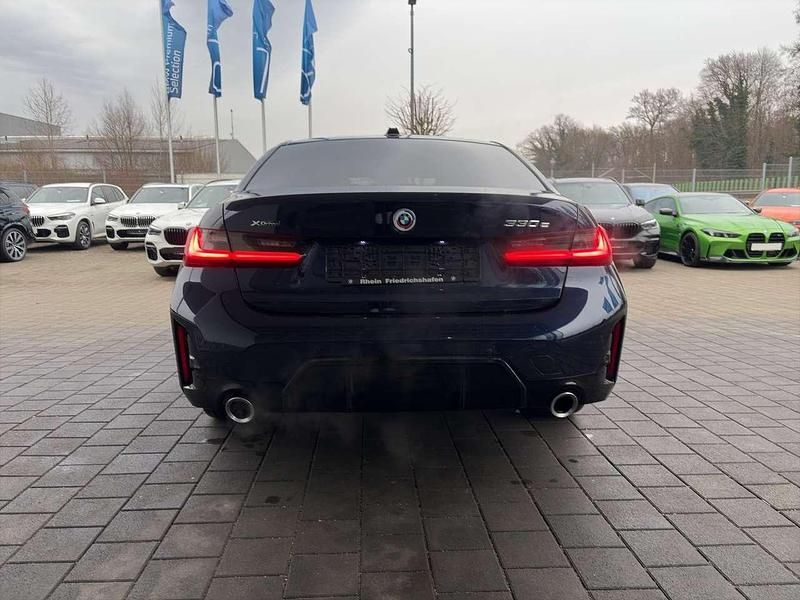 Gebraucht BMW 330e M Sport 292 PS (214 kW) 2023 Bmw individual tansanitblau me Limousine