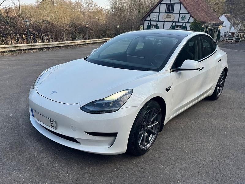Gebraucht Tesla Model 3 Standard Range Plus 239 kW (325 PS) 2022 Weiß Limousine