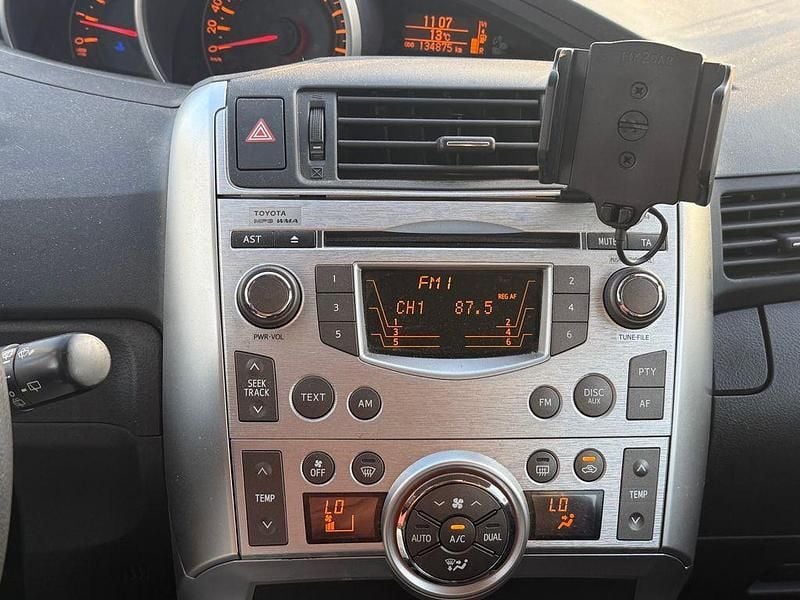 Gebraucht Toyota Verso 126 PS (92 kW) 2010 Weiß Van / Kleinbus