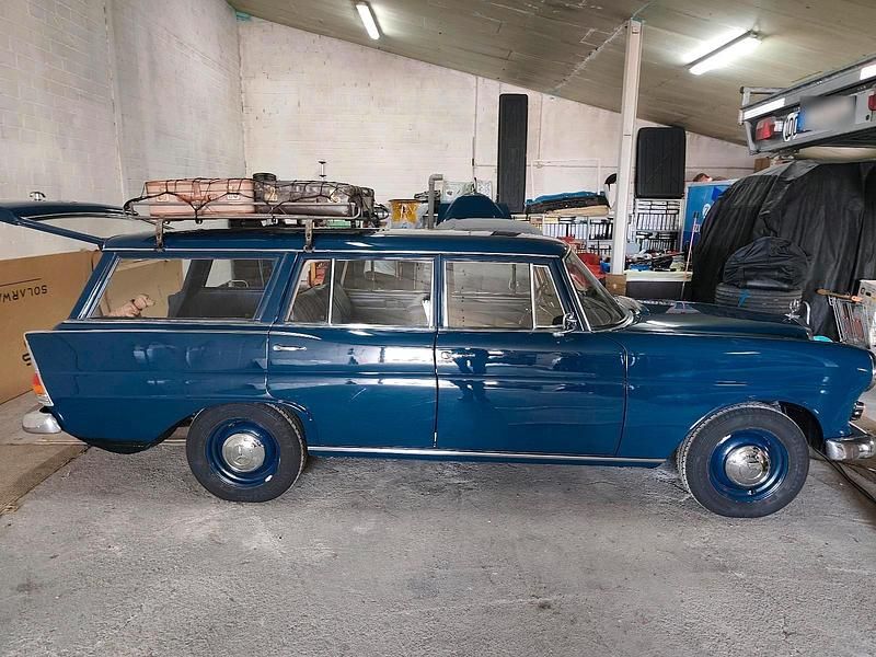 Second-hand Mercedes 200 55 CP (40 kW) 1966 Albastru Break