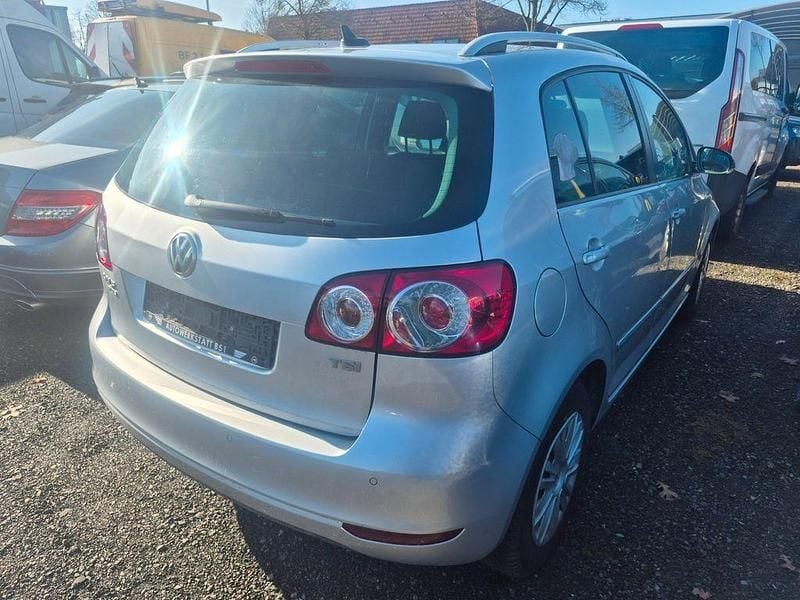 Gebraucht VW Golf VI Style 105 PS (77 kW) 2011 Reflexsilber metallic (metallic) Kleinwagen