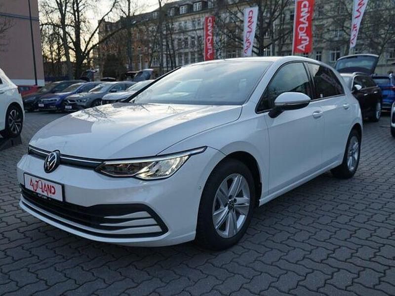 Gebraucht VW Golf VIII Life 131 PS (96 kW) 2022 Weiß Limousine