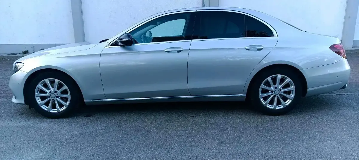 Gebraucht Mercedes E220 Avantgarde 194 PS (142 kW) 2016 Silber Limousine