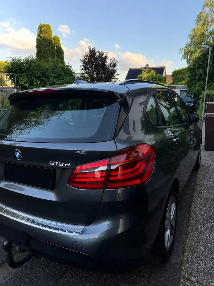 Gebraucht BMW 218 Active Tourer 150 PS (110 kW) 2015 Grau Van / Kleinbus