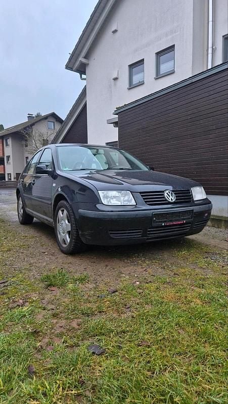 Schwarz Gebraucht 2000 VW Bora Edition Limousine | 500 € (Superpreis) - Bild 1/4