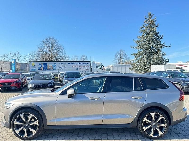 Gebraucht Volvo V60 CC 190 PS (139 kW) 2019 Grau Kombi
