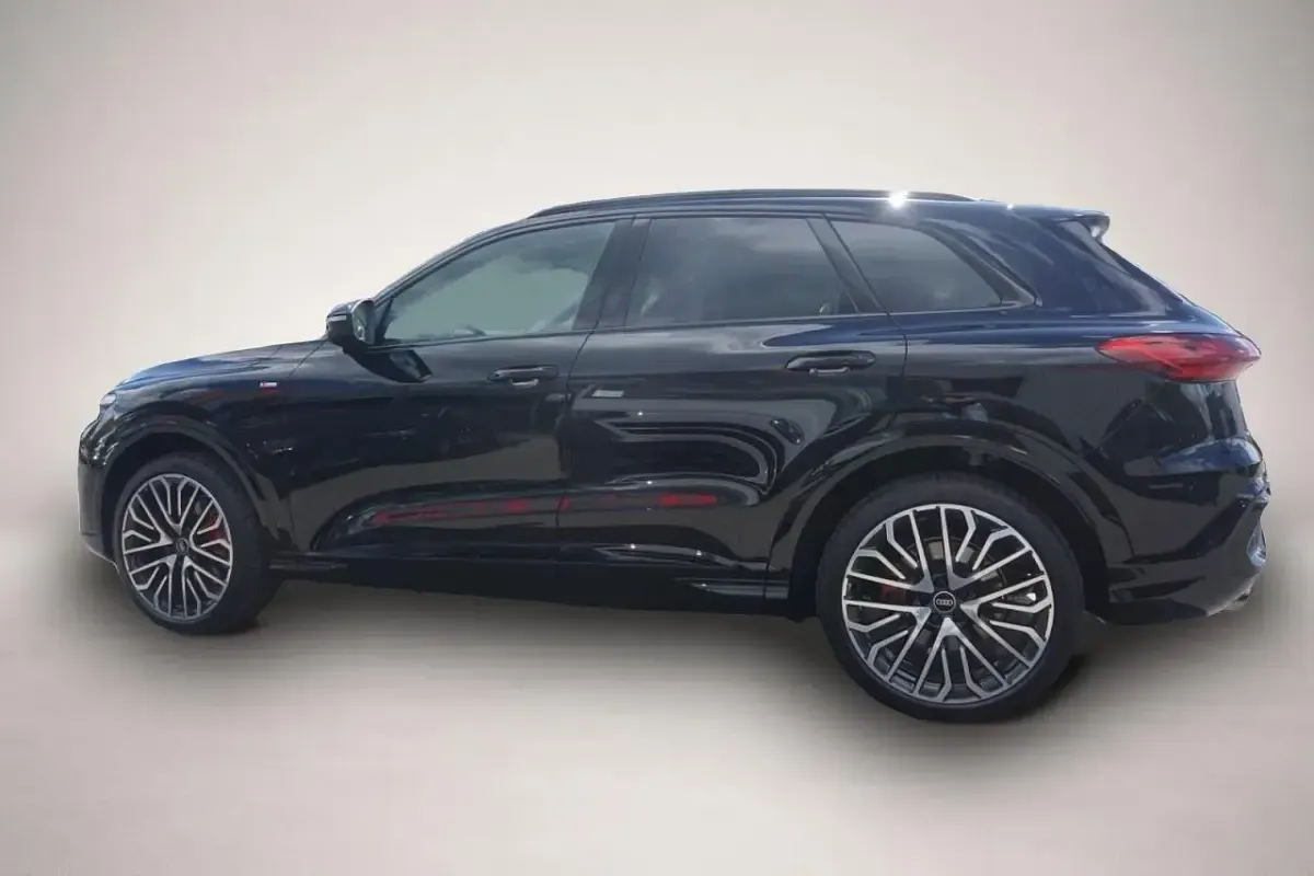 Neu Audi Q5 S-Line 204 PS (150 kW) 2025 Manufacturer SUV