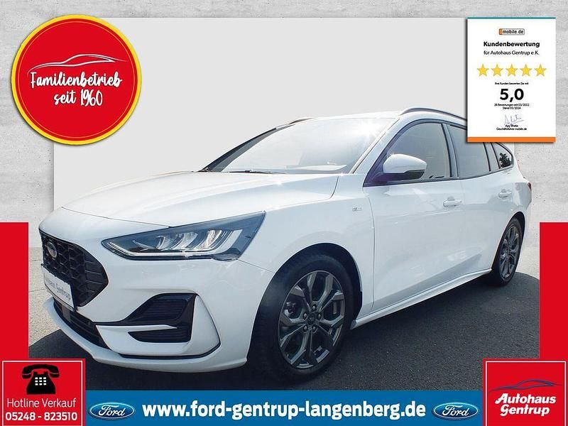 Weiß Gebraucht 2024 Ford Focus ST-Line Limousine | 22.950 € (Fairer Preis) - Bild 1/4