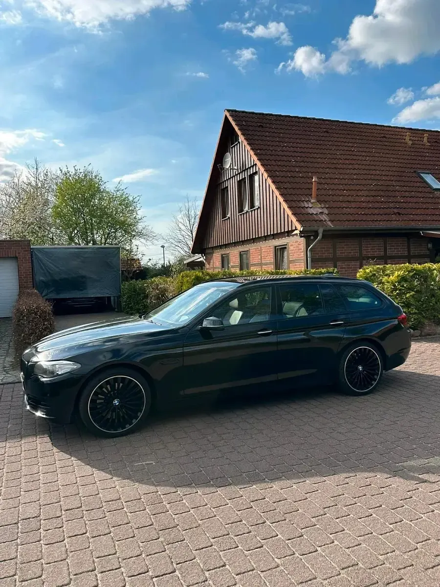 Gebraucht BMW 530 Comfort Edition 320 PS (235 kW) 2014 Schwarz Kombi