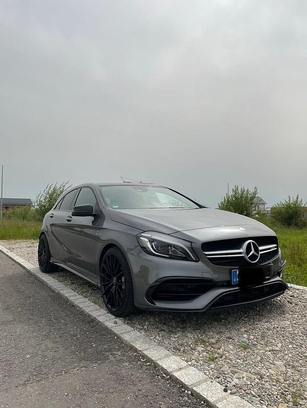 Grau Gebraucht 2015 Mercedes A45 AMG AMG Kleinwagen | 26.500 € - Bild 1/4