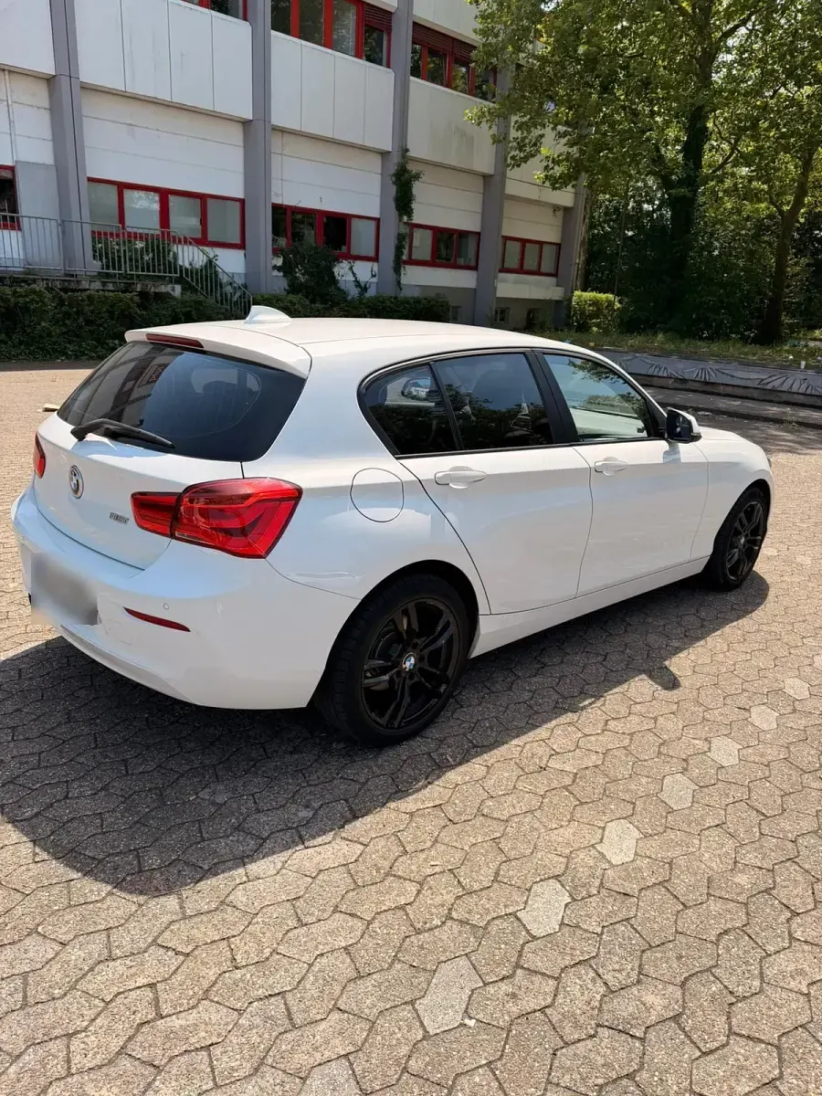 Gebraucht BMW 116 Advantage 109 PS (80 kW) 2016 Weiß Kleinwagen
