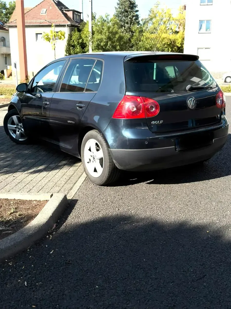 Gebraucht VW Golf V 80 PS (58 kW) 2008 Blau Kleinwagen
