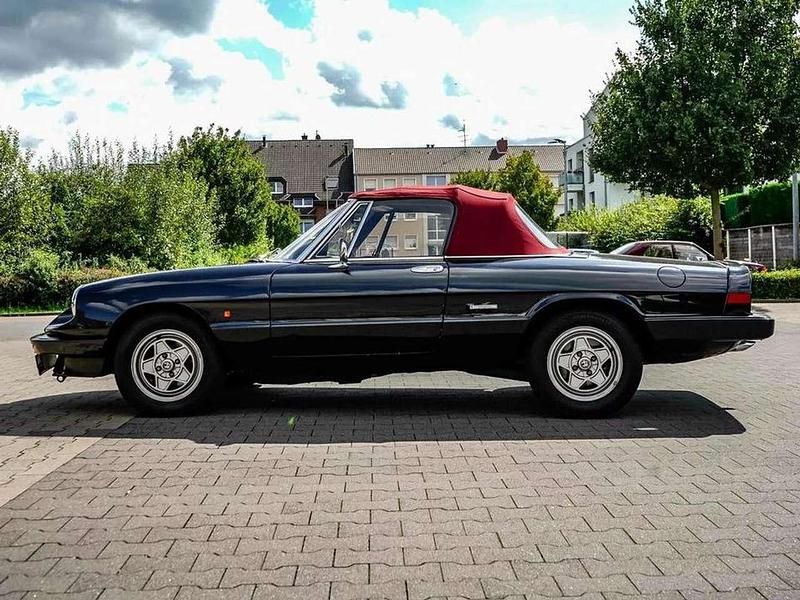 Schwarz Gebraucht 1988 Alfa Romeo Spider Cabrio | 8.750 € - Bild 1/4
