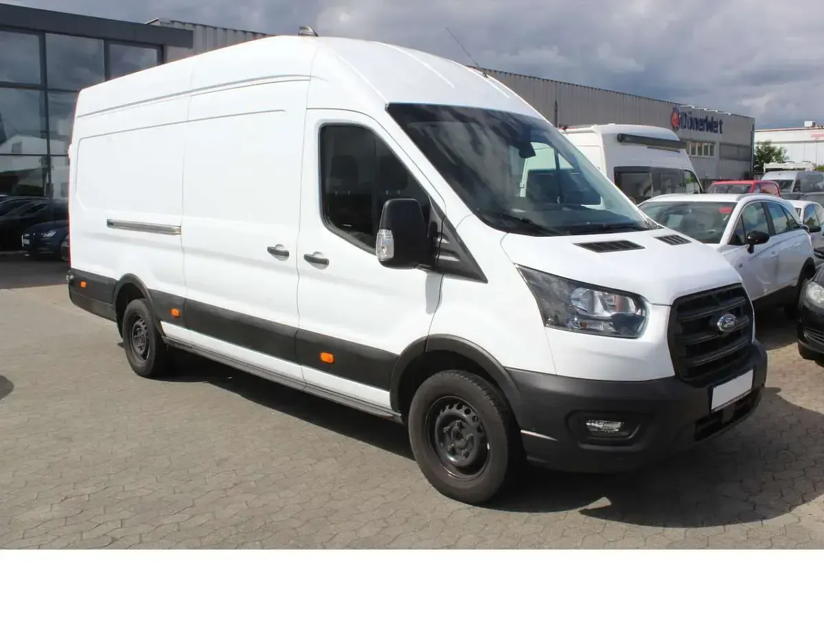 Gebraucht Ford Transit Trend 170 PS (125 kW) 2023 Weiß Van