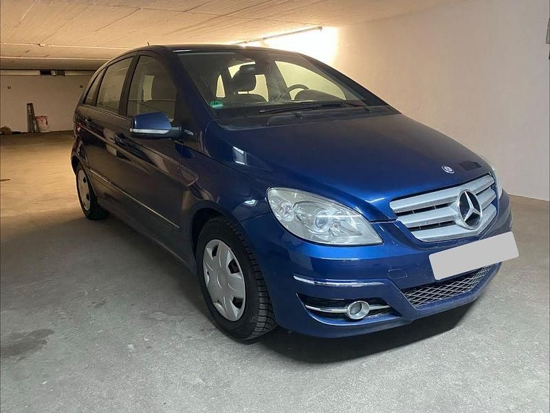 Gebraucht Mercedes B180 116 PS (85 kW) 2010 Blau Van / Kleinbus